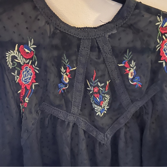 Amazing Blouse With Embroidery Detailing - Picture 2 of 7